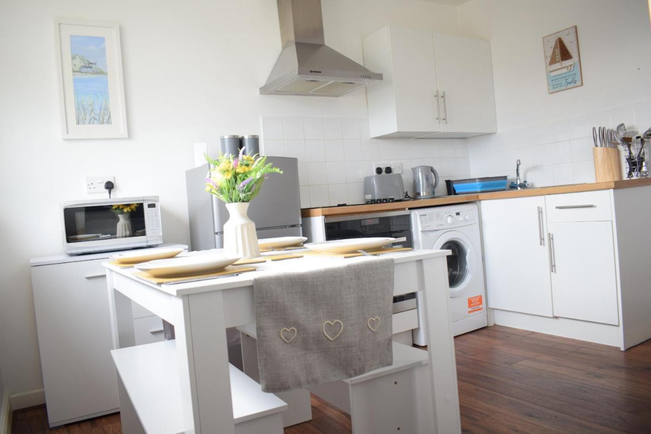 The Bay Beach Apartments Bournemouth Esterno foto