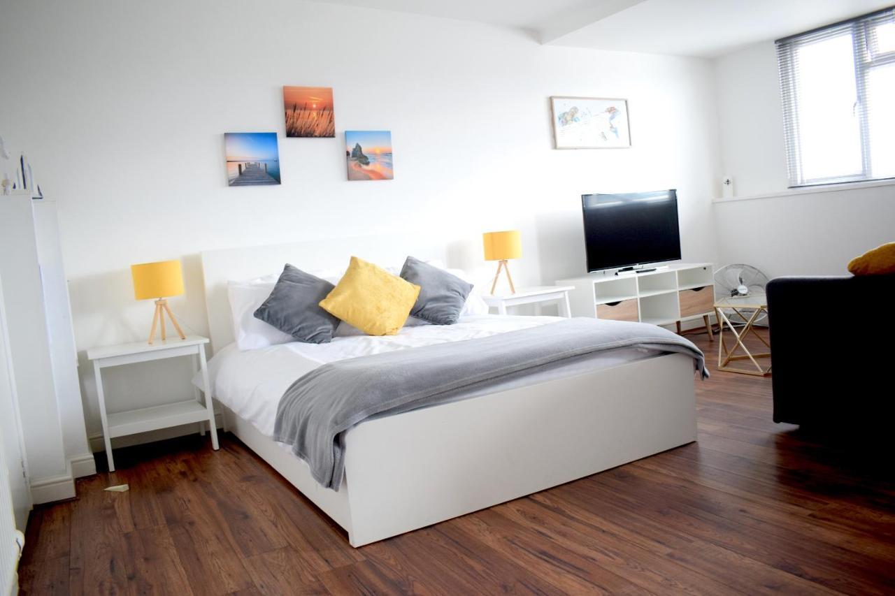 The Bay Beach Apartments Bournemouth Esterno foto