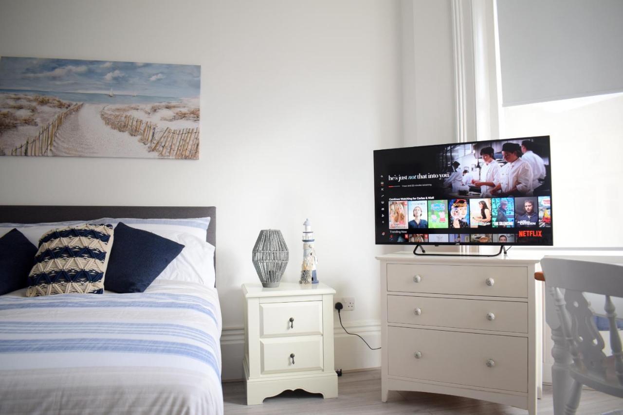 The Bay Beach Apartments Bournemouth Esterno foto